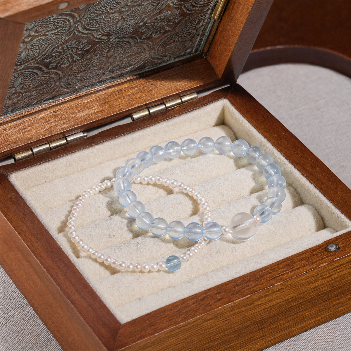 Natural Aquamarine Crystal Bracelet with Pearls & Clear Quartz – Layered Jewelry for Women